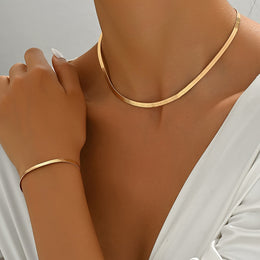 Alternate crop of the smooth gold-tone necklace and bracelet set