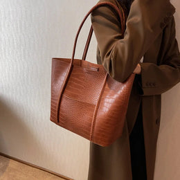 Hazel | Women's Refined Shoulder Bag — Willow & Wren Melbourne