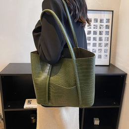 Hazel | Women's Refined Shoulder Bag — Willow & Wren Melbourne